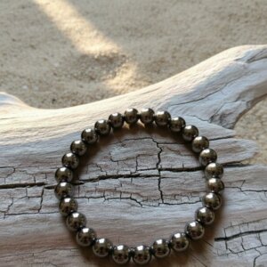 bracelet en pierre naturelle de 8 mm en hématite sur bois flotté