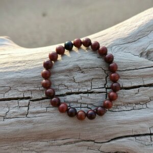 bracelet en pierre naturelle de 8 mm en obsidienne acajou sur bois flotté