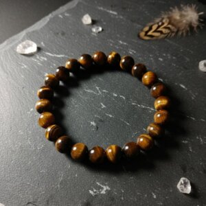 bracelet en pierre naturelle de 8 mm en œil de tigre sur ardoise